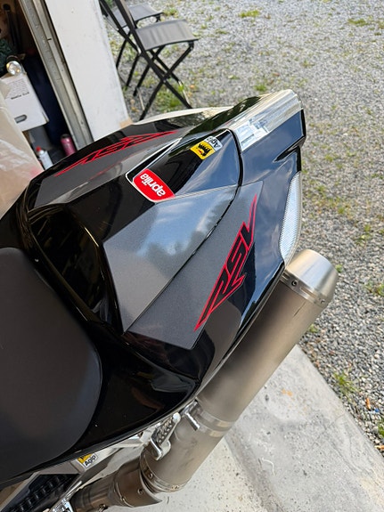 Aprilia RSV 1000 R Factory 5 of 15