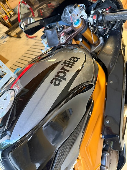 Aprilia RSV 1000 R Factory 4 of 15