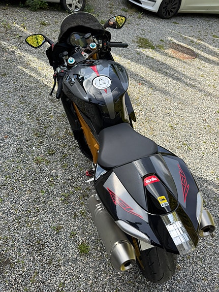 Aprilia RSV 1000 R Factory 3 of 15