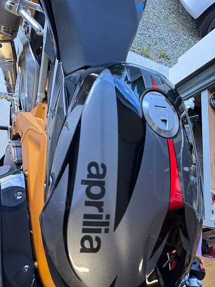 Aprilia RSV 1000 R Factory 9 of 15