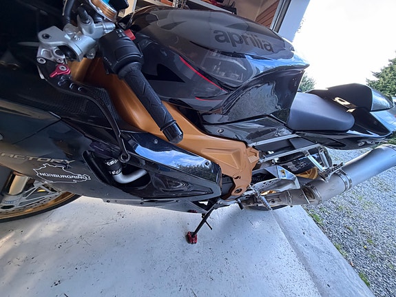 Aprilia RSV 1000 R Factory 13 of 15