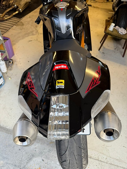 Aprilia RSV 1000 R Factory 3 of 15