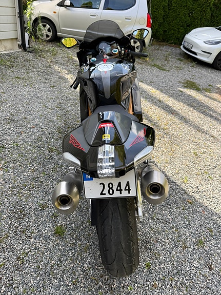 Aprilia RSV 1000 R Factory 9 of 15