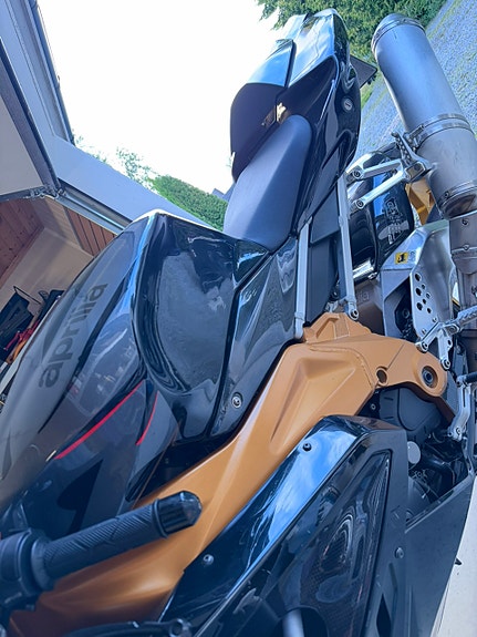 Aprilia RSV 1000 R Factory 12 of 15