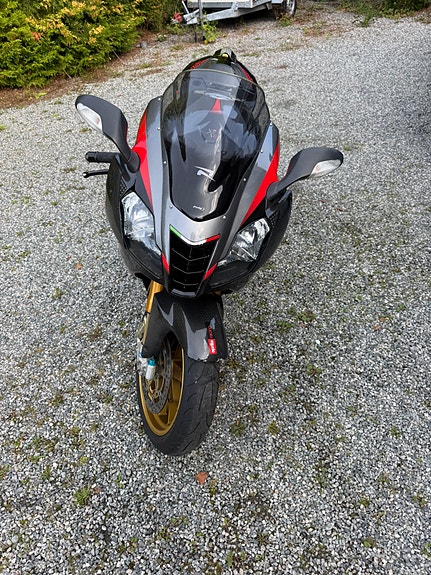 Aprilia RSV 1000 R Factory 6 of 15