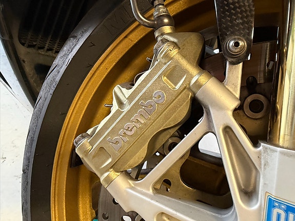 Aprilia RSV 1000 R Factory 8 of 15