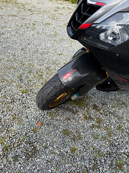 Aprilia RSV 1000 R Factory 7 of 15