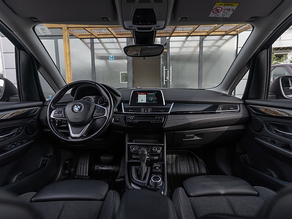 BMW 225xe 26 of 30