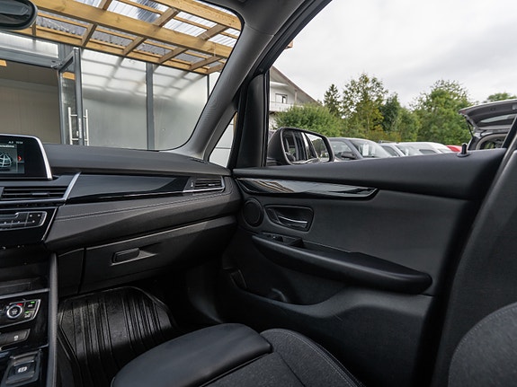 BMW 225xe 28 of 30