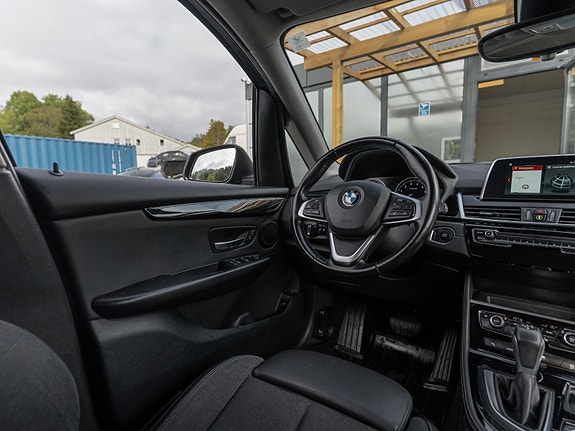 BMW 225xe 27 of 30