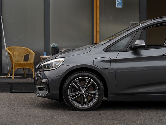 BMW 225xe 11 of 30