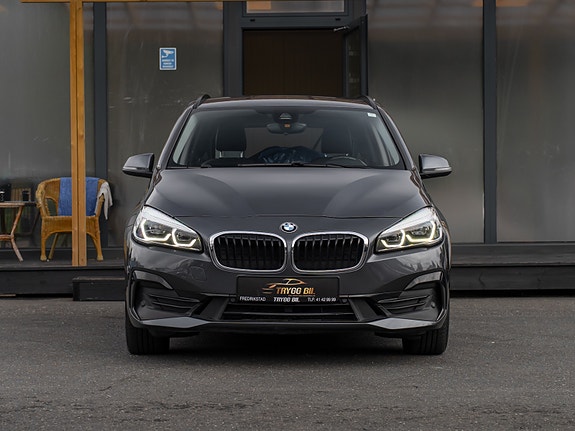 BMW 225xe 2 of 30