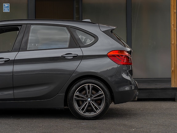 BMW 225xe 12 of 30
