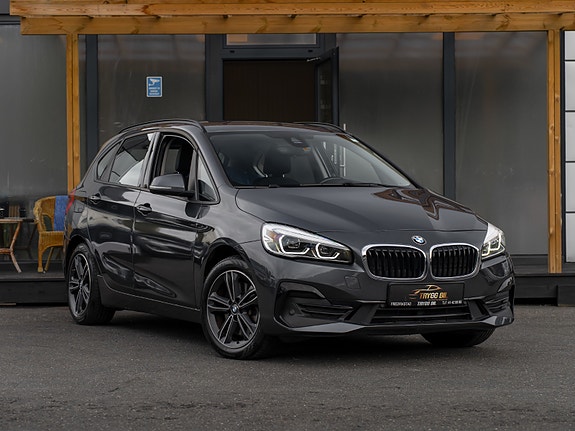 BMW 225xe 3 of 30