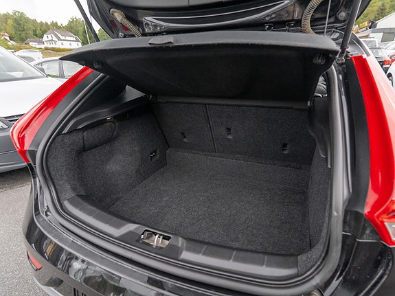 Volvo V40 17 of 30