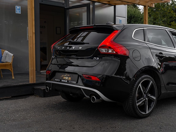 Volvo V40 4 of 30