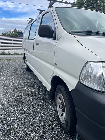 Toyota HiAce 2 of 30