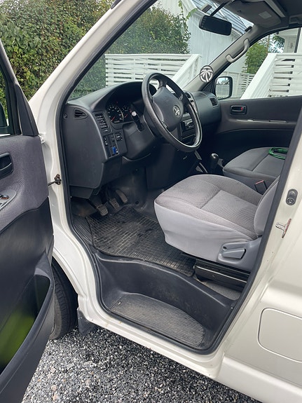 Toyota HiAce 18 of 30
