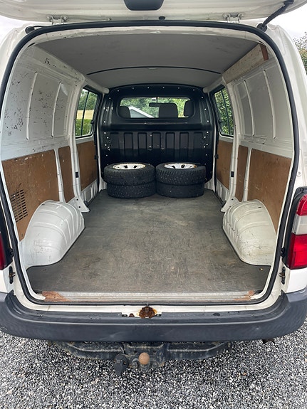 Toyota HiAce 20 of 30