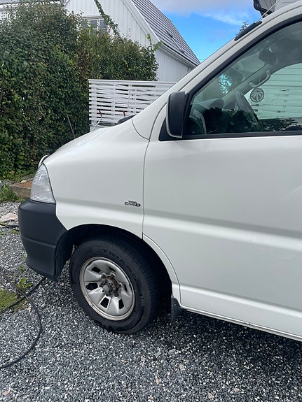 Toyota HiAce 10 of 30
