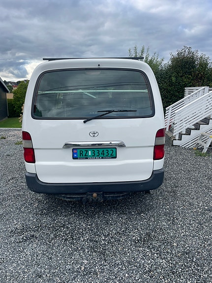 Toyota HiAce 8 of 30