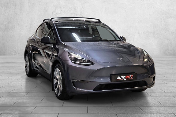 Tesla Model Y 7 of 27