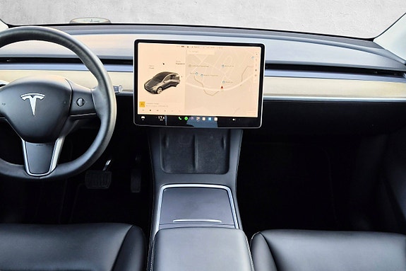 Tesla Model Y 22 of 27