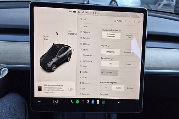 Tesla Model Y 25 of 27