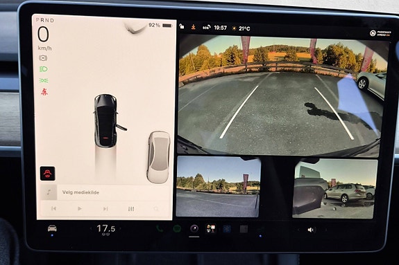 Tesla Model Y 23 of 27