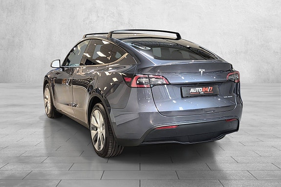 Tesla Model Y 9 of 27