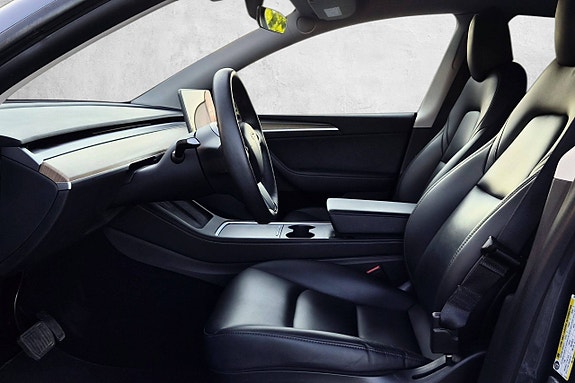 Tesla Model Y 15 of 27