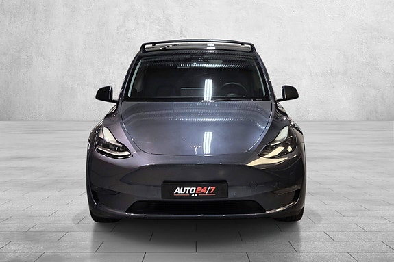 Tesla Model Y 4 of 27