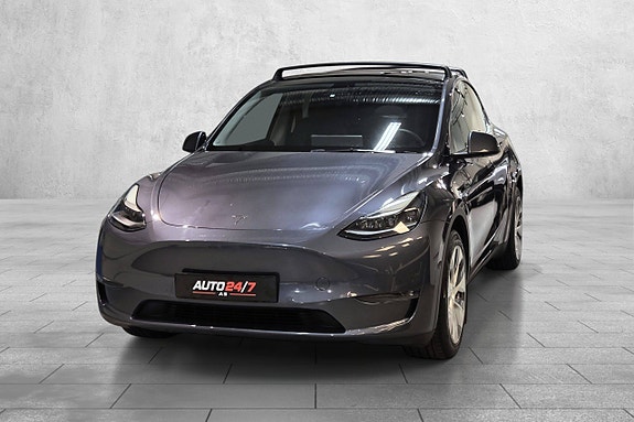 Tesla Model Y 5 of 27