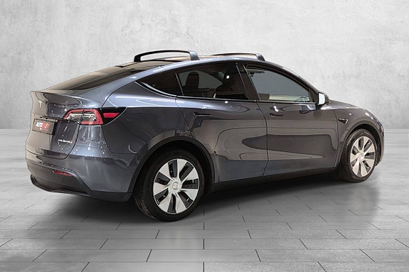 Tesla Model Y 11 of 27