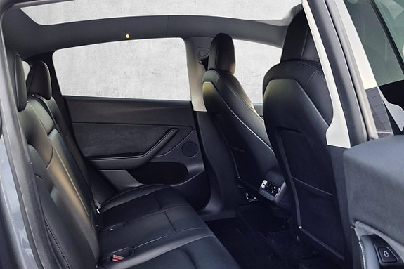 Tesla Model Y 19 of 27