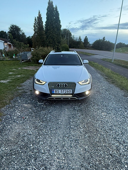 Audi A4 allroad 2 of 27