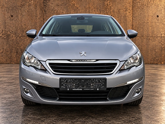 Peugeot 308 2 of 11