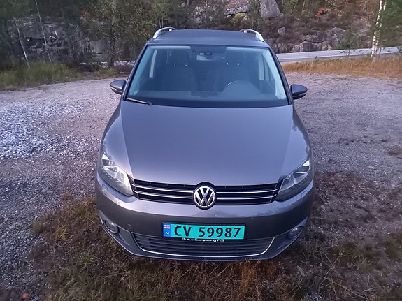 Volkswagen Touran 2 of 5