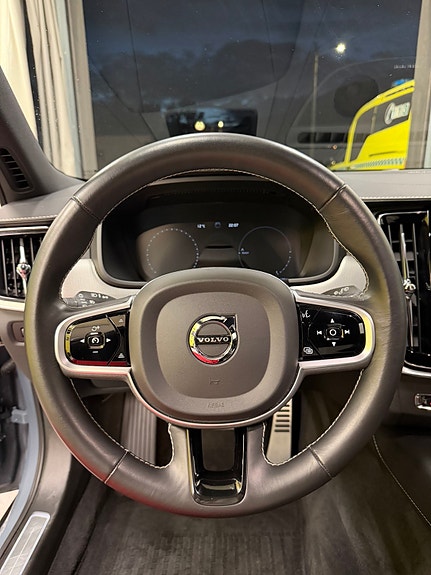Volvo V90 4 of 30