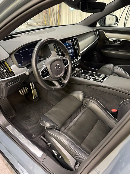 Volvo V90 2 of 30