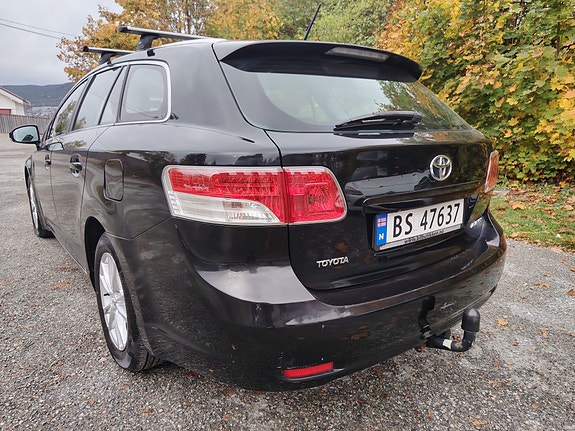 Toyota Avensis 8 of 30
