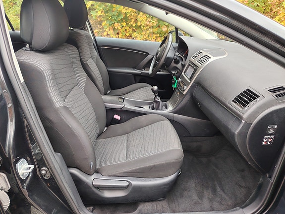 Toyota Avensis 20 of 30