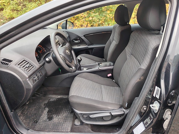 Toyota Avensis 15 of 30