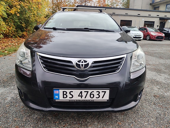 Toyota Avensis 2 of 30