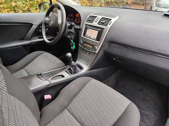 Toyota Avensis 21 of 30