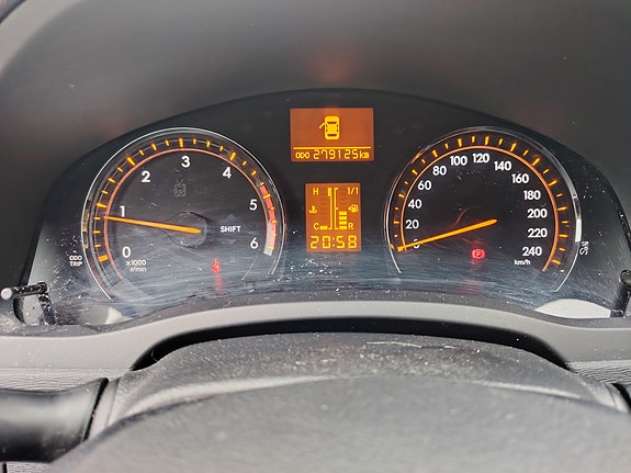 Toyota Avensis 24 of 30