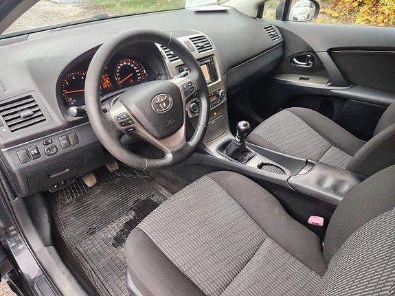 Toyota Avensis 16 of 30