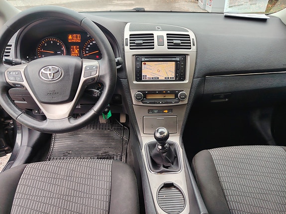 Toyota Avensis 18 of 30