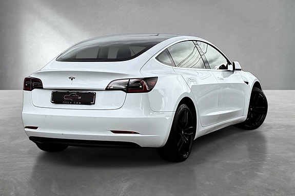 Tesla Model 3 7 of 23