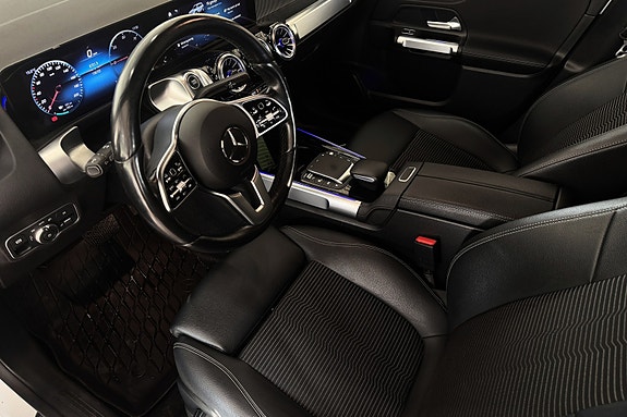 Mercedes-Benz EQB300 11 of 30